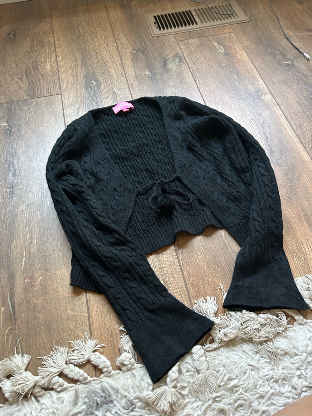 Black cute over top